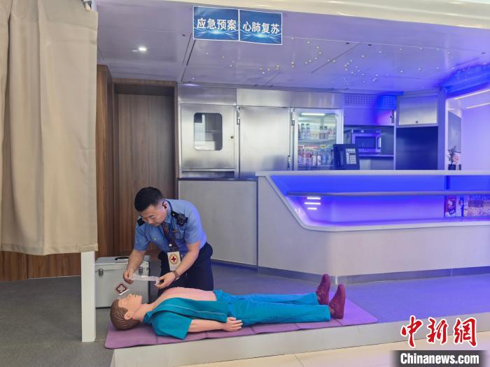 1：1还原复兴号 哈铁打造沉浸式培训舱解锁暑运服务新高度 (http://www.aodeek.com/) hxca 第1张