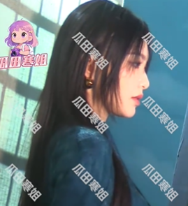 完美比例！唐嫣穿旗袍大秀好身材 超绝腰臀比 身着青色旗袍 将东方女性的柔美与现代时尚感完美融合！ (http://www.aodeek.com/) hxca 第1张