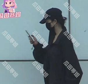 杨幂再现经典“幂式穿搭” 下车小跑宛如“林间小兔”！ (http://www.aodeek.com/) 热点 第1张