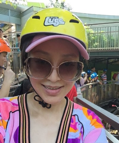 岳丽娜个人资料简介图片 身材太好：胸大成话题焦点 (http://www.aodeek.com/) hxca 第1张